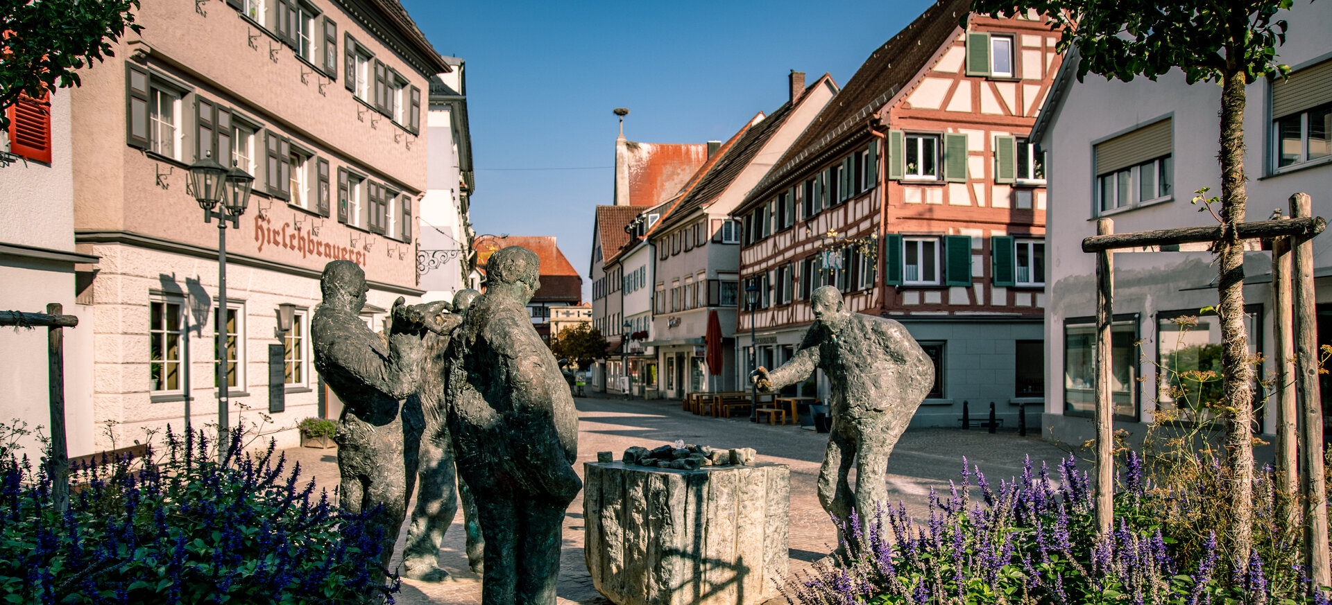 Stadtansicht Bad Saulgau in die Hauptstraße vom Luegebrunnen aus gesehen.
