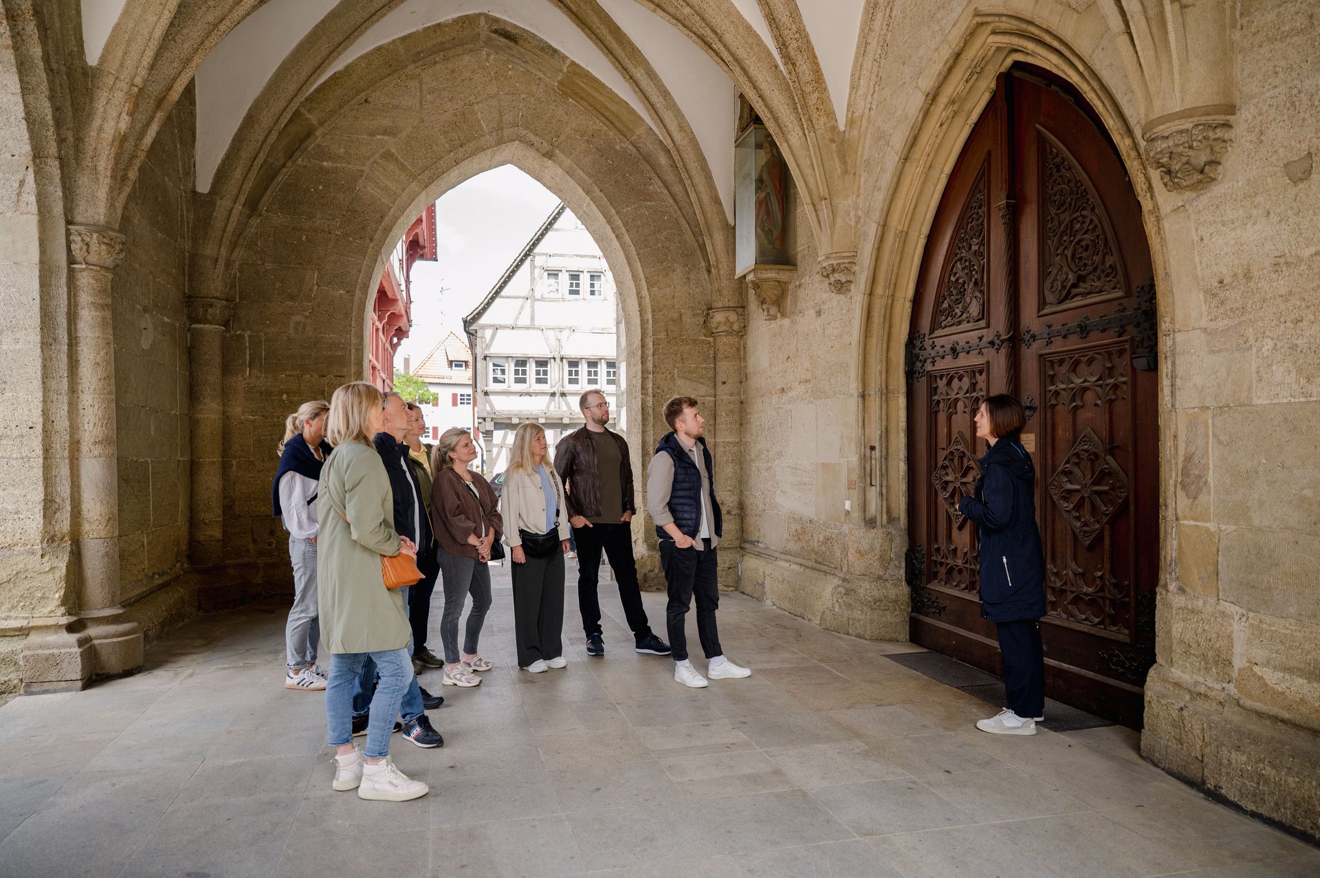 Stadtführung mit einer Gruppe von Menschen durch Bad Saulgau